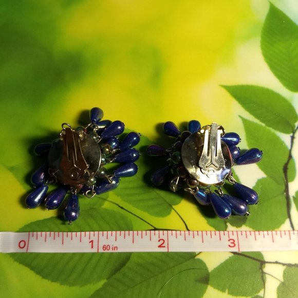 3/$25 vintage 80s iridescent purple tear drop bead cluster earrings - Picture 4 of 5